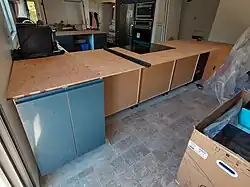 The bar has a 13" (34 cm) overhang.