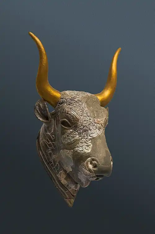 Bull's head rhyton.