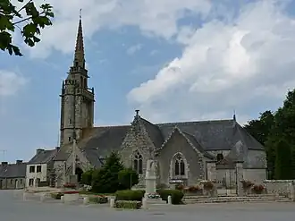 The church of Saint-Pierre, in Plougras