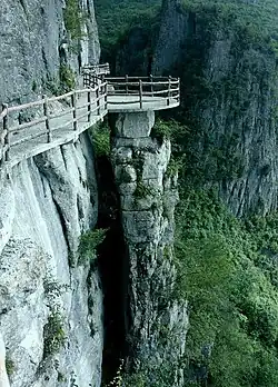 Walking platform on the side of a cliff