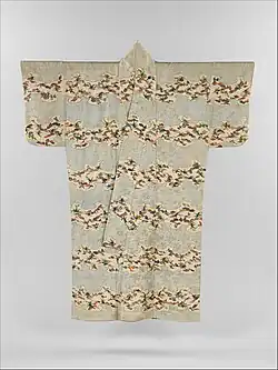The unfolded width of this kosode's collar is similar to the length of its sleeves.