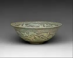 Buncheong bowl inwha combined with bakji technique, decorated with peony leaves and chrysanthemum