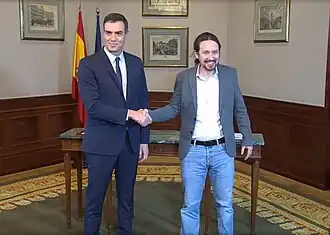 Pedro Sánchez and Pablo Iglesias Turrión shaking hands in the Congress of Deputies