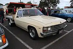 Holden One Tonner (WB), early with circular headlights