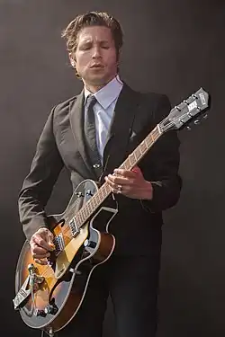 Kessler performing with Interpol in 2015