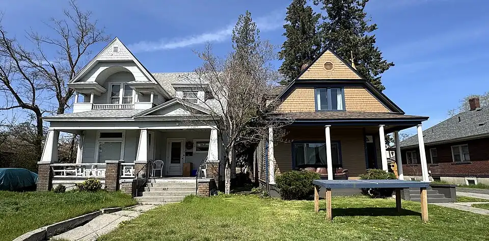 Homes on the 400 block