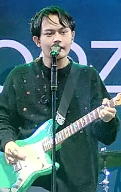 Banzuelo performing in 2025