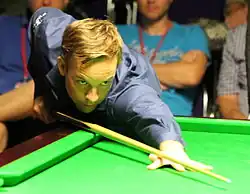 picture of Ali Carter at a snooker table