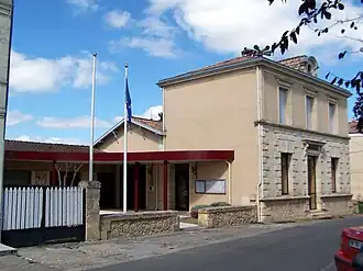 The town hall in Arbanats