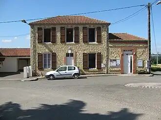 The town hall in Aurensan