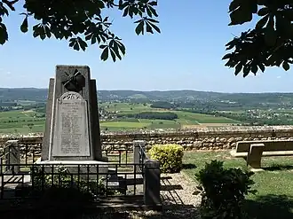The war memorial in Bélaye
