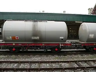 Long-wheelbase four-wheel tank wagon in England