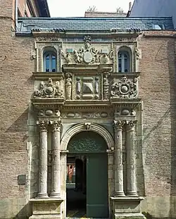 Portal on rue de la Dalbade.