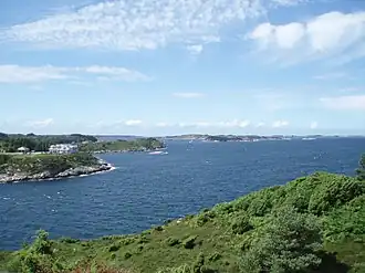 Bekkjarviksundet, between Selbjørn and Huftarøy.