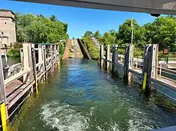 A submerged wooden structure with a system of straps designed to securely raise boats out of the water without them tipping over.