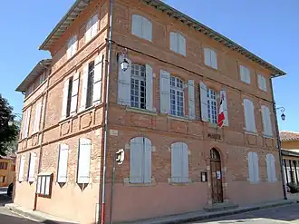The town hall in Bioule