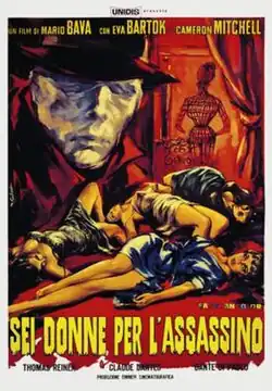 The face of a figure wearing a white mask and a fedora looms over four scantily-clad corpses, with a straw mannequin in the background. The title "Sei donne per l'assassino" is printed in yellow at the bottom, while cast and director credits are printed at the top and bottom.