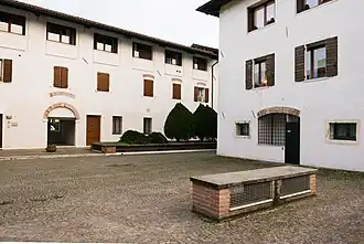 Buildings lining Corte dei Roda