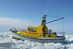 Polar Bound in Franklin Strait during a 2004 Northwest Passage