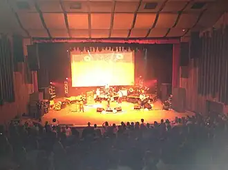 Dazaranha performing live in Florianópolis, in December 2012.