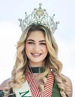 Drita Ziri Miss Earth 2023 wearing Long Beach Pearl crown.