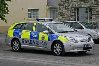 Garda Traffic Corps Silver Toyota Avenis D4D Estate 11D8750 - Flickr - D464-Darren Hall.jpg
