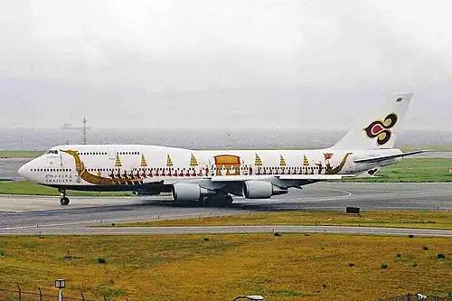 Boeing 747-4D7 (HS-TGO) in the Royal Barge Suphannahong livery