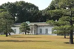 Safety facilities and national treasure accompanying Akasaka-yuen