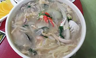 Chinese-style udong (seafood noodle soup)