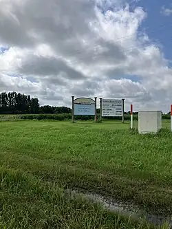 Welcome signs to the city