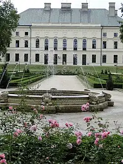Lubartów, pałac Sanguszków (w kwiatach)