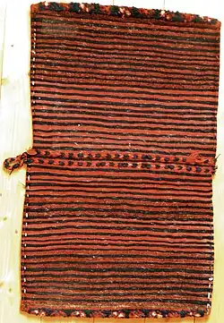 Simple red and blue striped rear, without weft wrapping