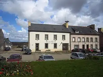 The town hall in Plouguin