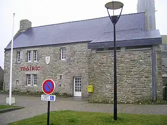 The town hall in Plourin