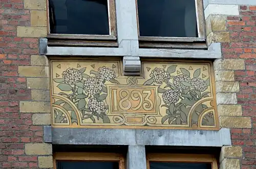 Art Nouveau sgraffito cartouche on the Hankar House, Brussels, Belgium, sgraffito by Adolphe Crespin, 1893[12]
