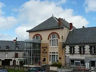 The town hall in Messeix