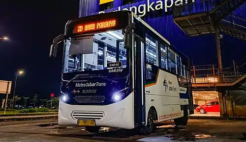 Metro Jabar Trans Isuzu ELF NQR 71 serving Corridor 2D