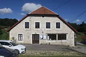 The town hall in Montflovin