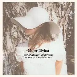 A brunette woman is wearing a white blouse and a white hat that covers her most of her face. The words "Mujer Divina" and "Homenaje a Agustín Lara" are placed beneath her.