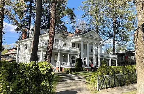 Colonial Revival home at Ninth and Madison