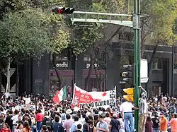 Sign states "No estuve ahí pero no olvido" (I wasn't there but I do not forget)