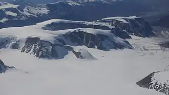 Aerial view: Nunavik and the blanket glacier covering a large part of the northern chain of the central mountain range, north of Auvarrssuaq valley.