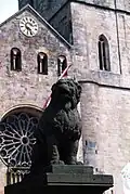 The Löwenpudel ("lion poodle") in front of the cathedral