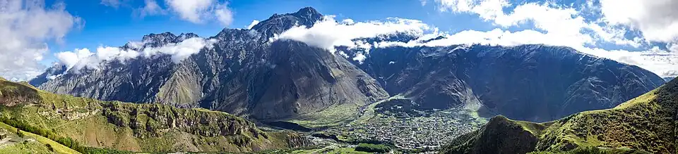 Panoramic view of Stepantsminda