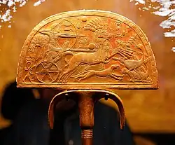 Gold-plated wooden fan called "ostrich hunting", Tuanchamon on a game hunt
