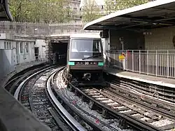 An MP 89 train negotiating the same curve in 2007