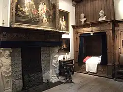 Bed-sitting room. The 17th-century bed did not belong to Rembrandt, but is similar to the original.