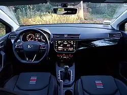 Interior (pre-facelift)