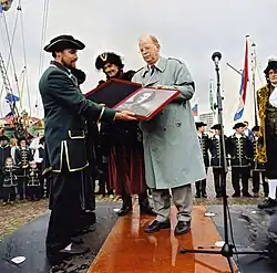 Mayor R. Vreeman of Zaandam presents the portrait of Peter the Great on 5 July.