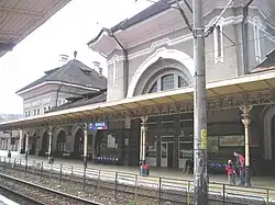 Platform&nbsp;1 and the main station building as seen from platform&nbsp;2